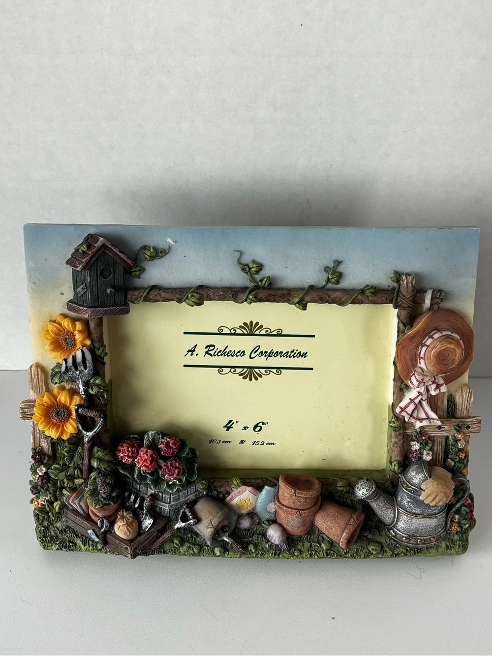 Vintage A. Richesso Corporation Gardener 3D Resin Picture Frame